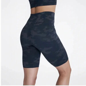 SPANX lamn bike shorts black camo Sz XL New with Tags